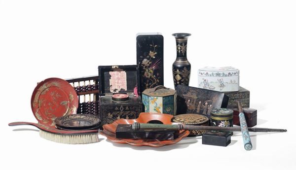Collezione di oggetti in lacca e altri materiali, CIna XIX-XX secolo