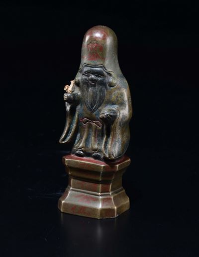 Piccola Figura di Saggio in Bronzo con Pergamena, Giappone