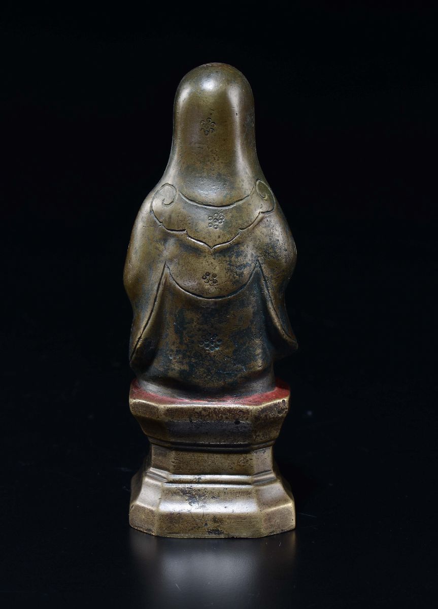 Piccola Figura di Saggio in Bronzo con Pergamena, Giappone