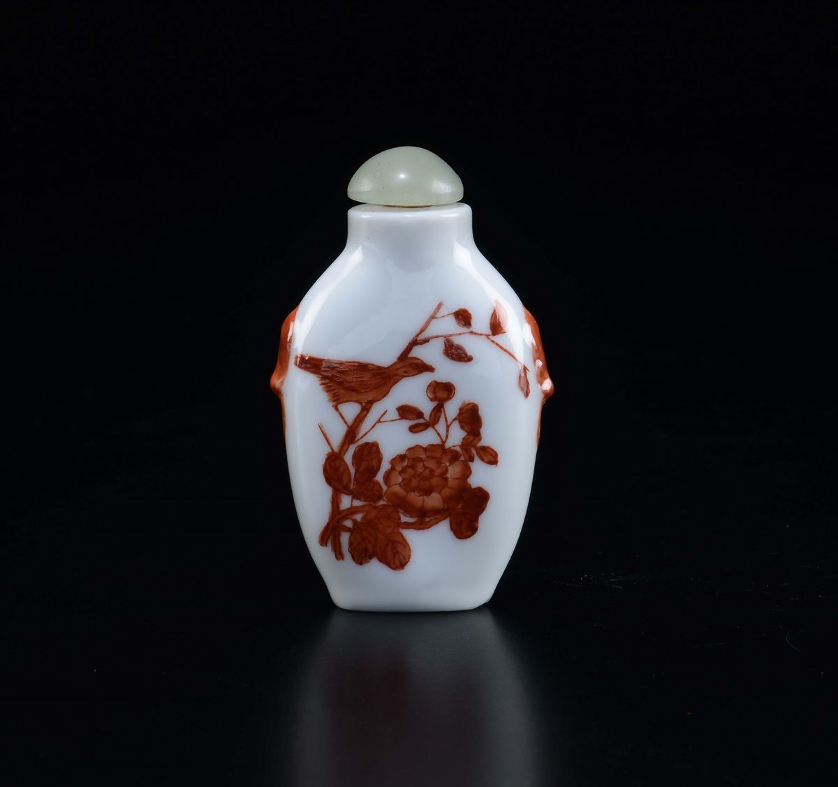 Snuff Bottle in Porcellana con Decoro di Draghi Rossi, Cina, XX Secolo