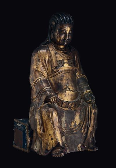 Grande Figura di Dignitario Seduto Scolpito in Legno Laccato, Cina, Dinastia Ming, XVII Secolo