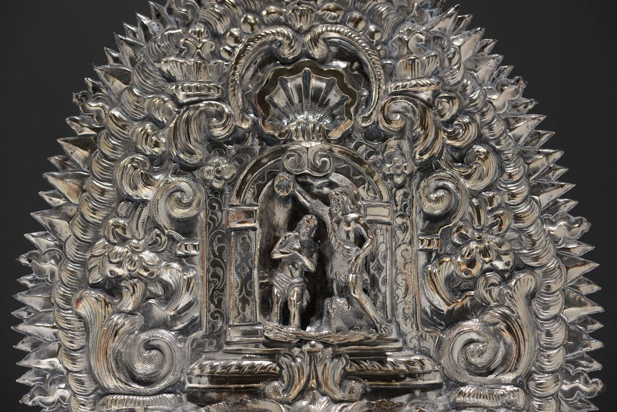 Importante Acquasantiera in Argento Riccamente Sbalzato e Cesellato. Napoli 1619-1658