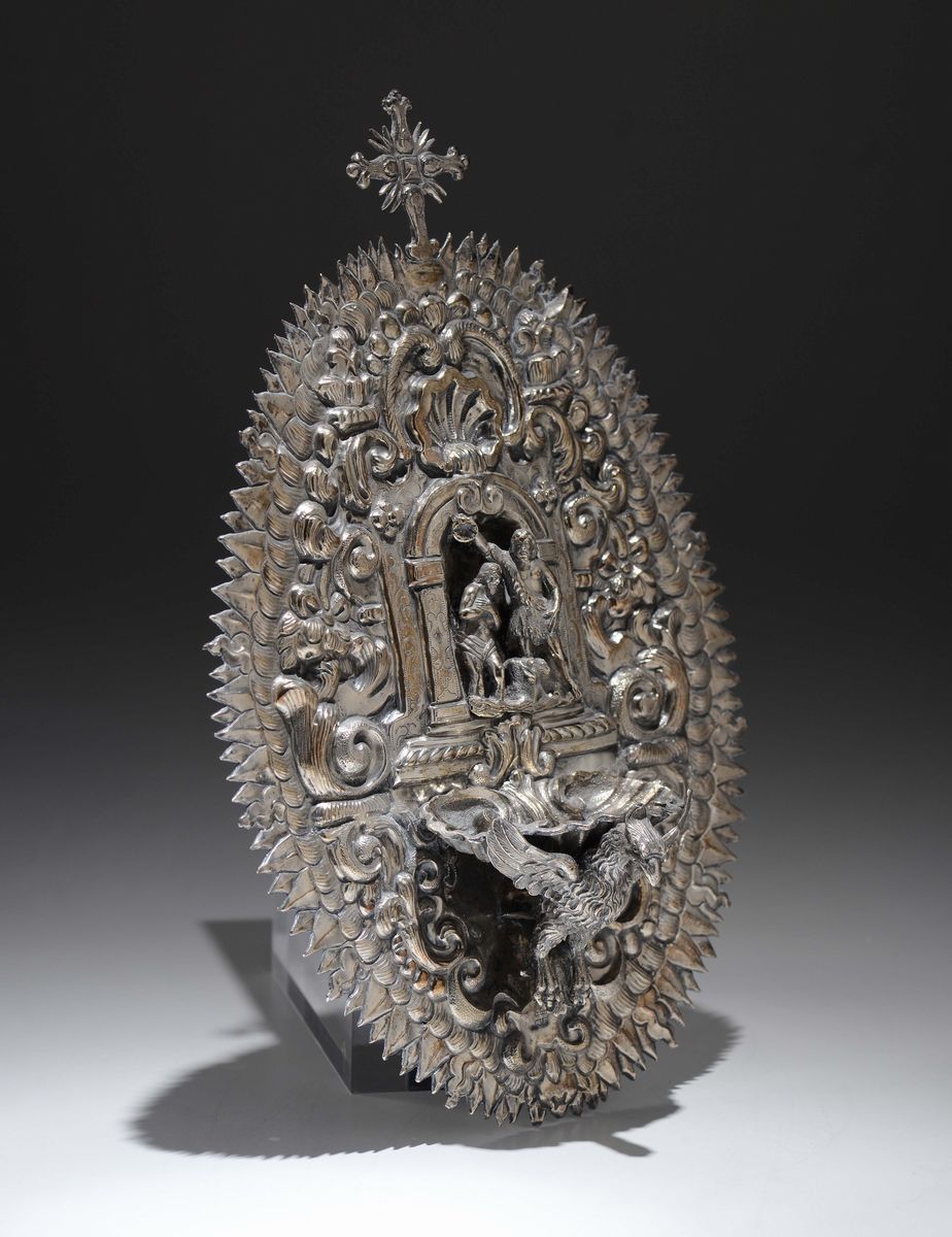 Importante Acquasantiera in Argento Riccamente Sbalzato e Cesellato. Napoli 1619-1658