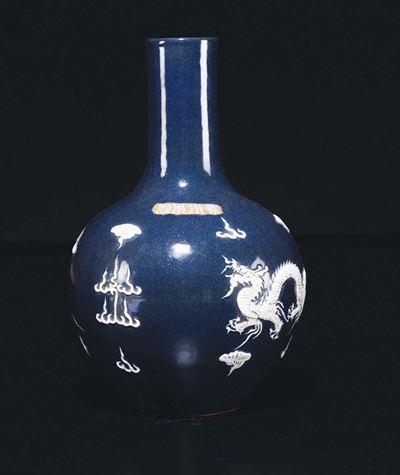Vaso in Porcellana a Fondo Blu Notte con Fenice e Drago tra le Nuvole, Cina, Dinastia Qing, Fine ...