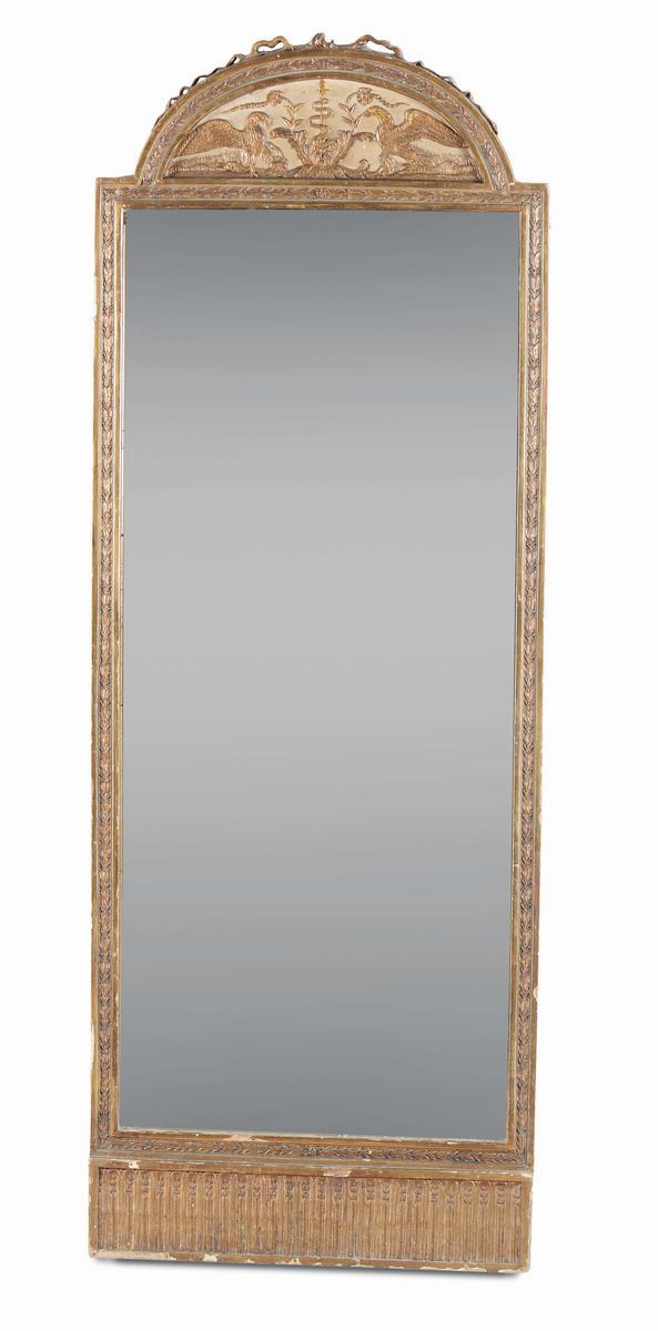 Specchiera in legno intagliato e dorato in stile neoclassico, XX secolo