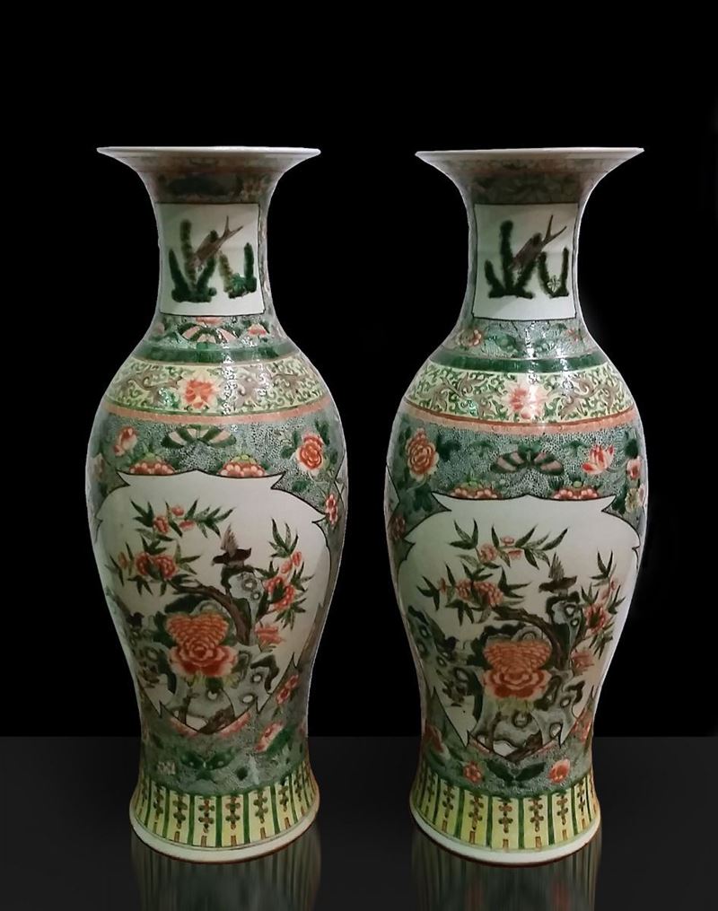 A pair of polychrome enamelled porcelain vases depicting court life scenes within reserves and dragons in relief, China, Canton, Qing Dynasty, 19th century  - Auction Chinese Works of Art - Cambi Casa d'Aste