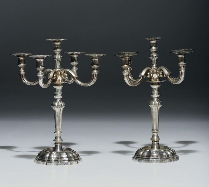 Coppia di candelabri in argento a cinque luci  - Auction Furnishings from the mansions of the Ercole Marelli heirs and other property - Cambi Casa d'Aste
