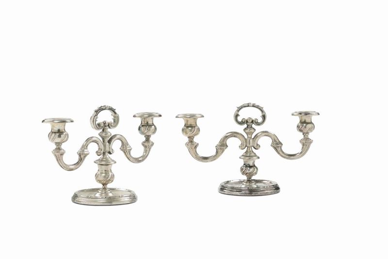 Coppia di candelabri in argento a due luci, XX secolo  - Auction Furnishings from the mansions of the Ercole Marelli heirs and other property - Cambi Casa d'Aste
