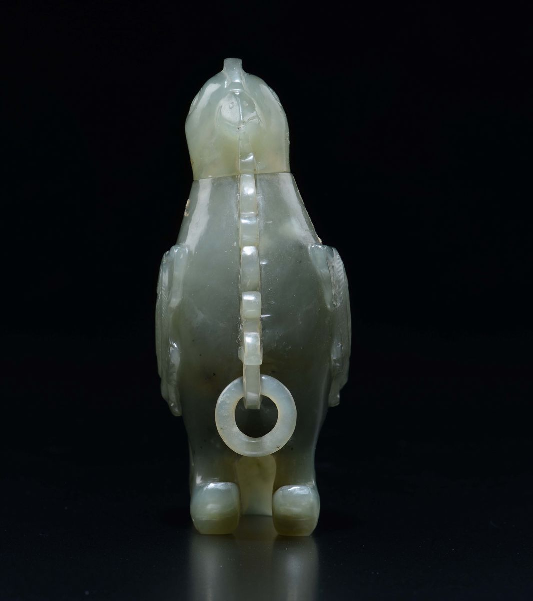 Scultura in Giada Raffigurante Volatile