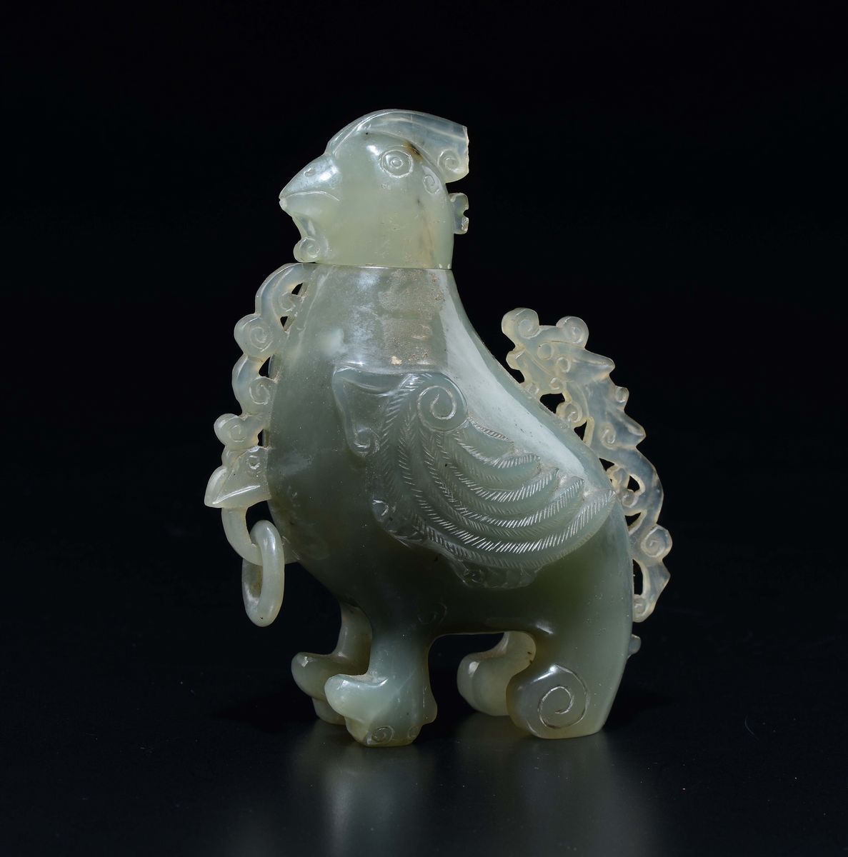Scultura in Giada Raffigurante Volatile