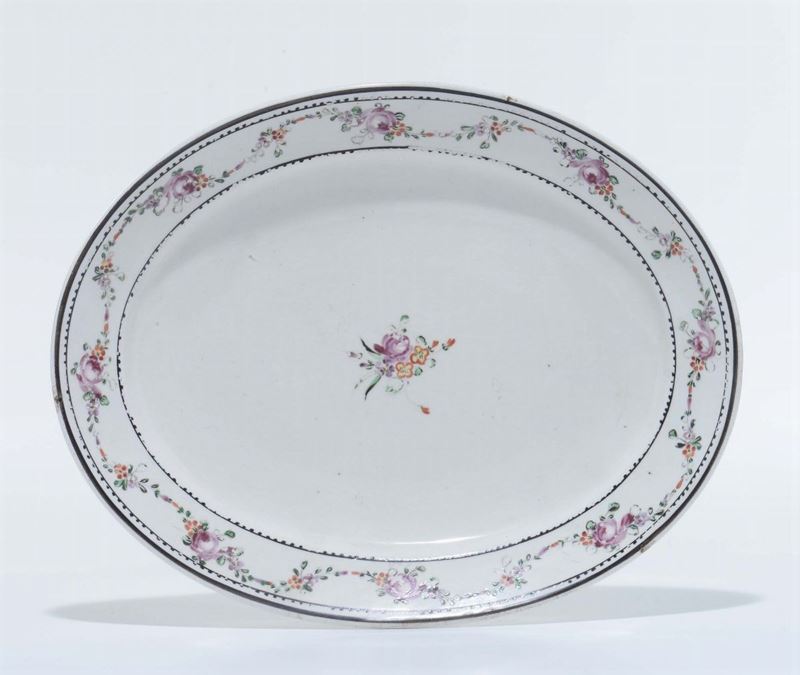 Vassoio ovale in porcellana policroma, Cerreto XIX secolo  - Asta Asta a Tempo Antiquariato - Cambi Casa d'Aste