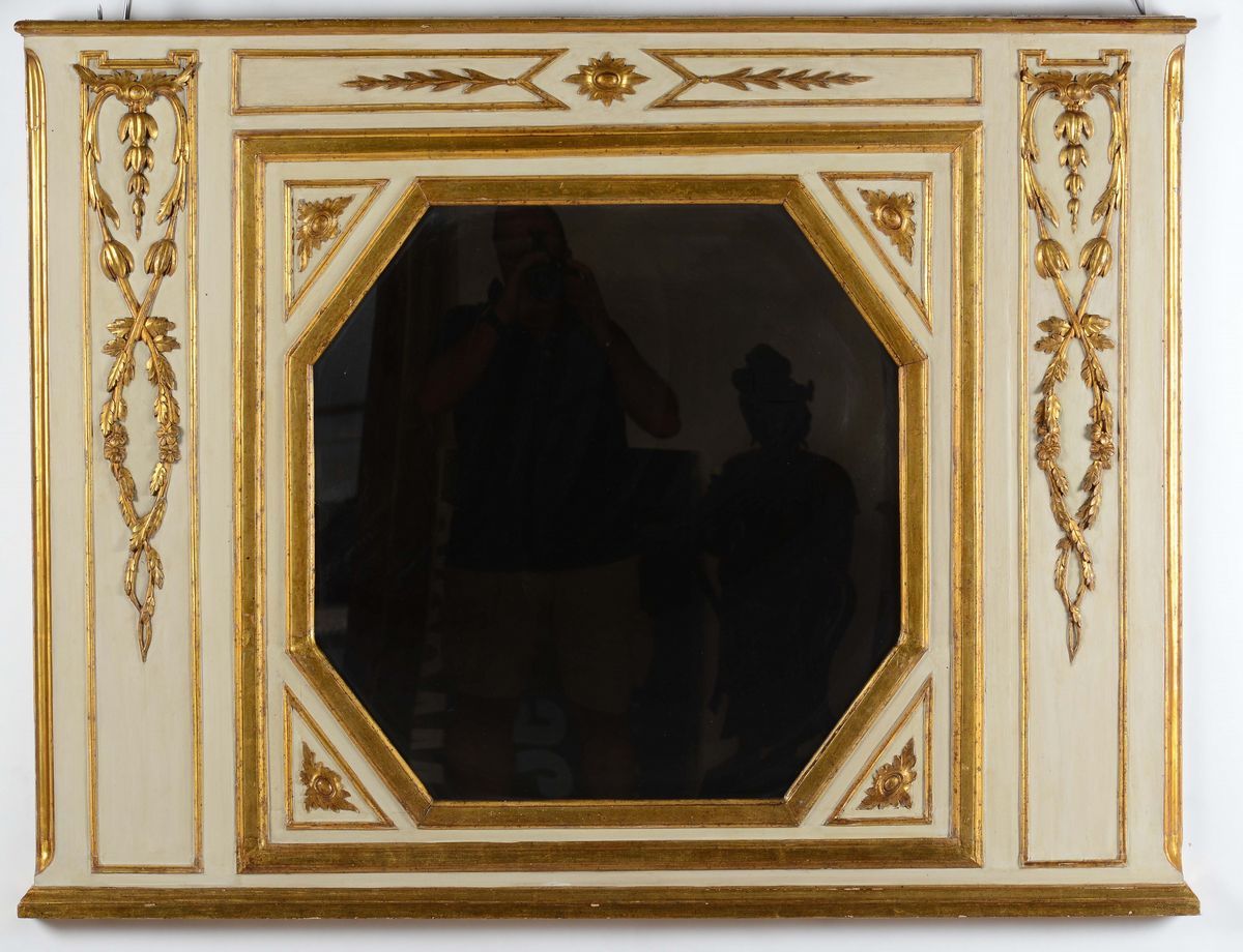 Cornice Più Due Caminiere in Legno Dorato, XIX-XX Secolo