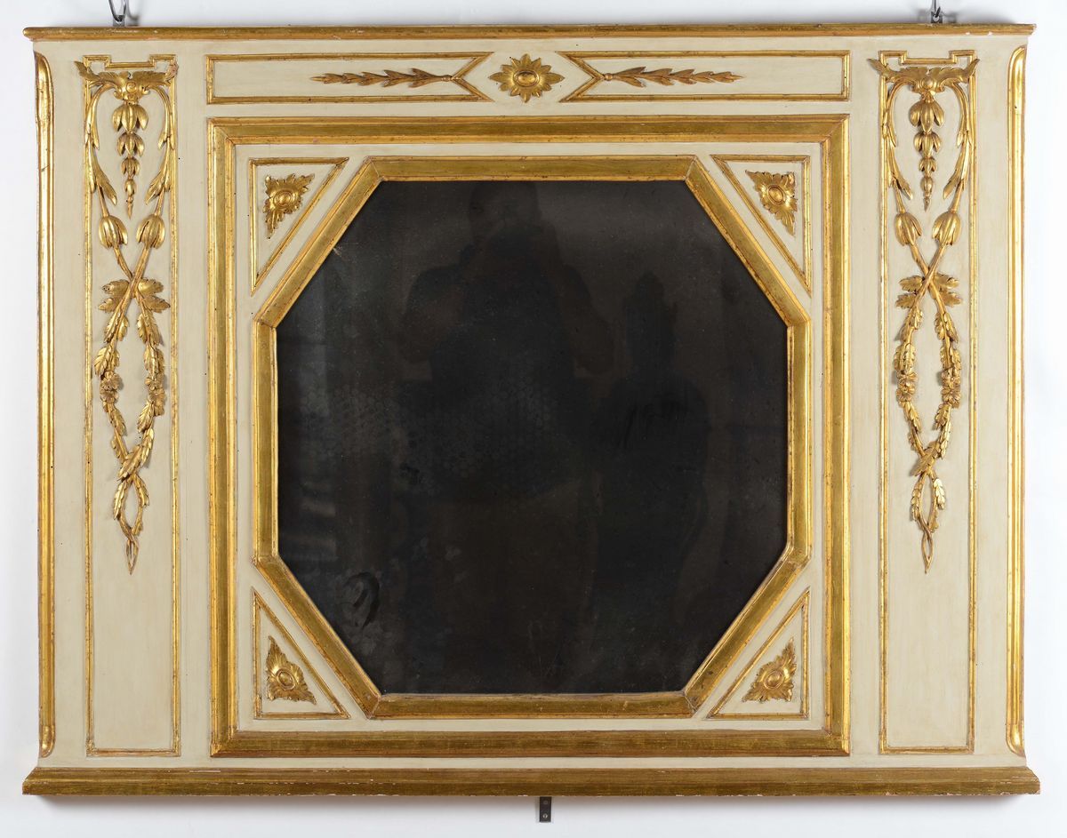Cornice Più Due Caminiere in Legno Dorato, XIX-XX Secolo