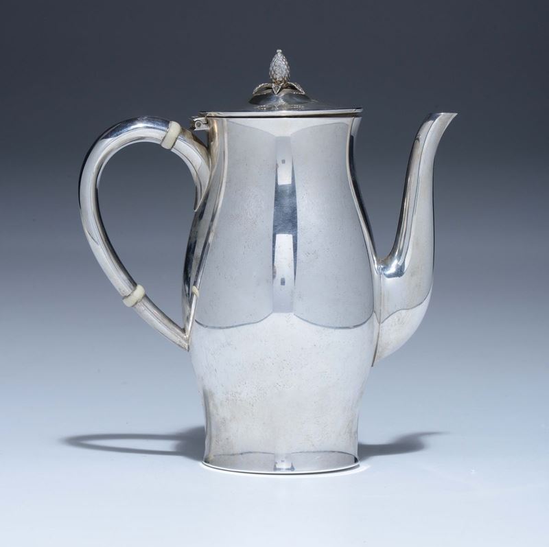 Caffettiera in argento, Inghilterra XX secolo  - Asta Arredi dalle dimore degli eredi Ercole Marelli e altre provenienze - Cambi Casa d'Aste