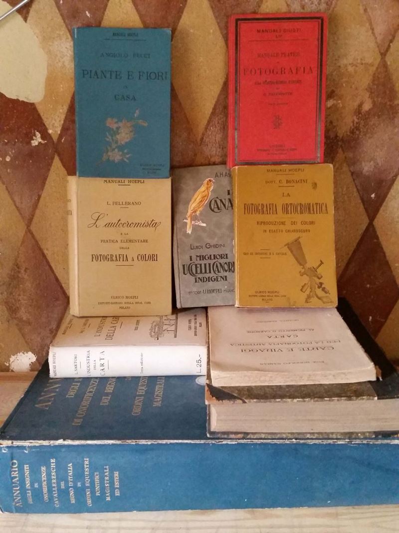 Lotto composto da quattro manuali di fotografia e altro  - Asta Arredi dalle dimore degli eredi Ercole Marelli e altre provenienze - Cambi Casa d'Aste