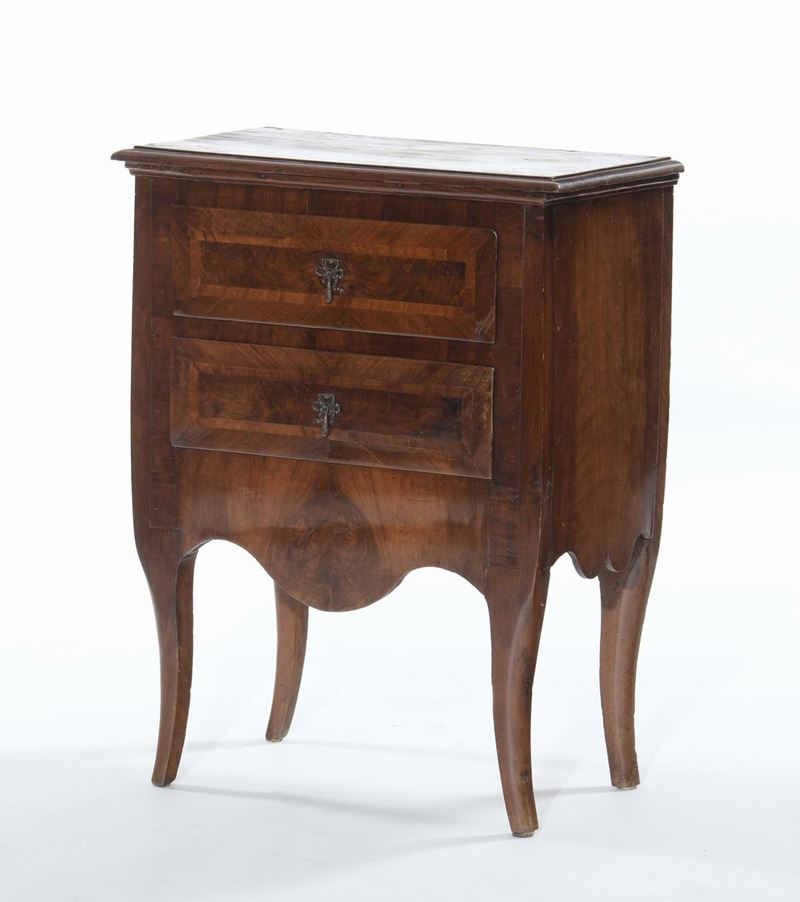 Comodino a due cassetti lastronato, inizio XX secolo  - Asta Arredi dalle dimore degli eredi Ercole Marelli e altre provenienze - Cambi Casa d'Aste