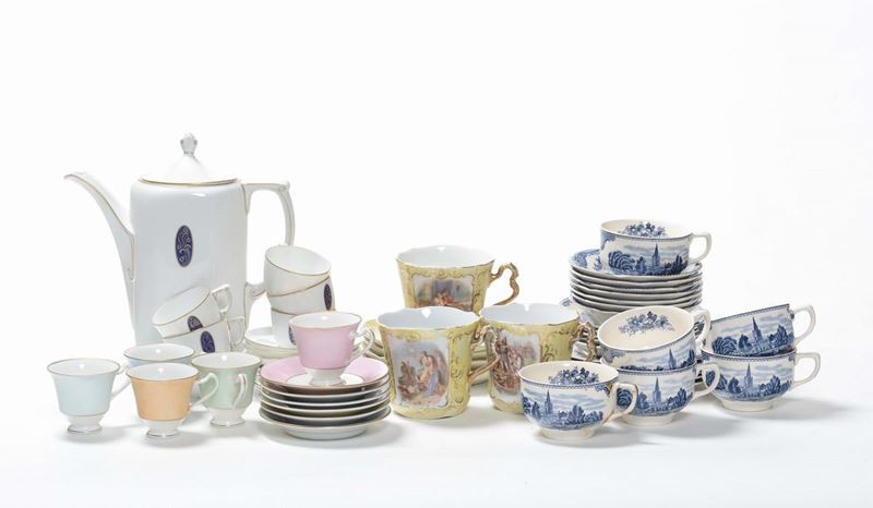 Lotto di tazzine e servizi da tè e caffè  - Auction Furnishings from the mansions of the Ercole Marelli heirs and other property - Cambi Casa d'Aste