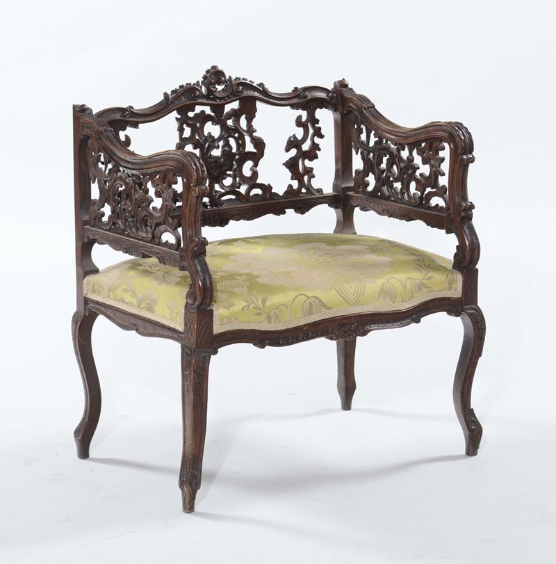 Panchetto intagliato e traforato, XX secolo  - Auction Furnishings from the mansions of the Ercole Marelli heirs and other property - Cambi Casa d'Aste