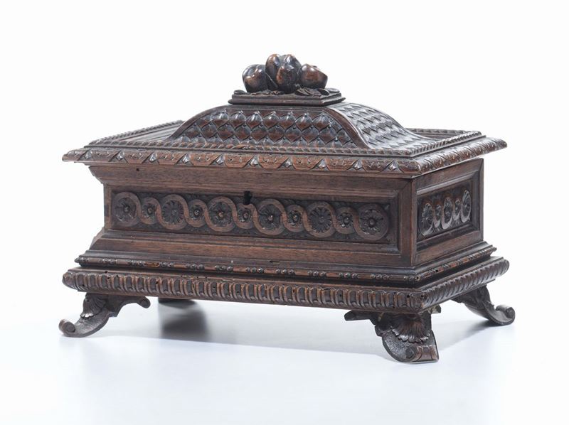 Piccola cassina in legno intagliato, XX secolo  - Asta Arredi dalle dimore degli eredi Ercole Marelli e altre provenienze - Cambi Casa d'Aste