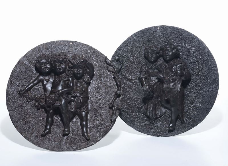 Coppia di altorilievi in bronzo con putti, XIX secolo  - Asta Arredi dalle dimore degli eredi Ercole Marelli e altre provenienze - Cambi Casa d'Aste