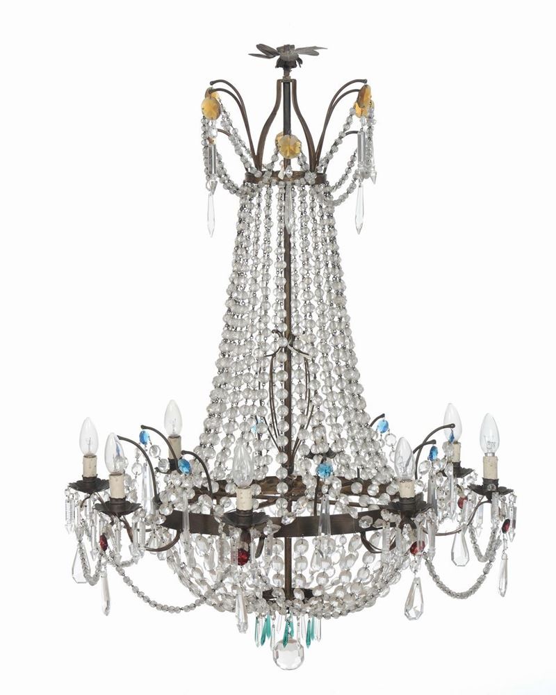 Lampadario a mongolfiera a otto luci in metallo e cristalli, XIX-XX secolo  - Asta Arredi dalle dimore degli eredi Ercole Marelli e altre provenienze - Cambi Casa d'Aste