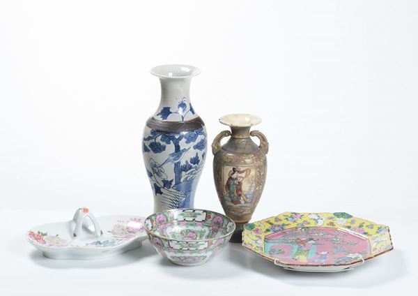 Lotto di oggetti in porcellana di gusto orientale