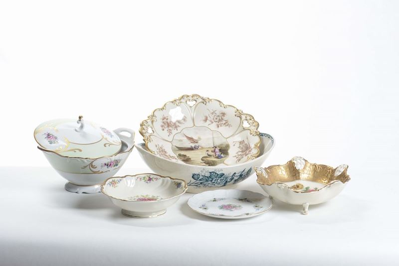 Lotto di vassoietti in porcellana  - Asta Arredi dalle dimore degli eredi Ercole Marelli e altre provenienze - Cambi Casa d'Aste