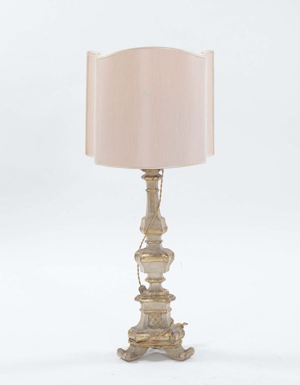 Lume in legno intagliato e laccato, XVIII secolo