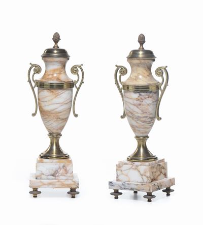 Coppia di Cassolettes in Marmo e Bronzo Dorato