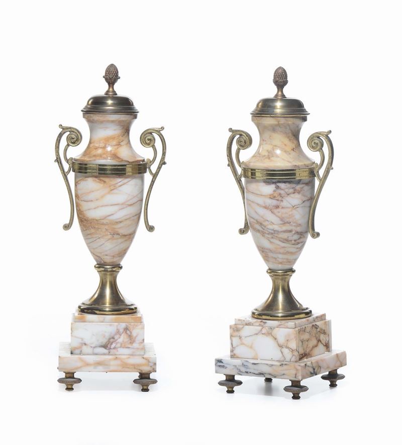 Coppia di cassolettes in marmo e bronzo dorato  - Asta Arredi dalle dimore degli eredi Ercole Marelli e altre provenienze - Cambi Casa d'Aste
