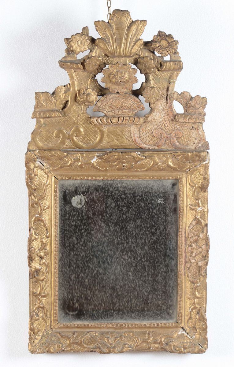 Specchierina intagliata e dorata, inizio XX secolo  - Auction Furnishings from the mansions of the Ercole Marelli heirs and other property - Cambi Casa d'Aste