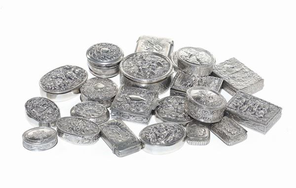 Lotto composto da ventuno scatole in argento