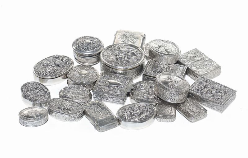 Lotto composto da ventuno scatole in argento  - Asta Arredi dalle dimore degli eredi Ercole Marelli e altre provenienze - Cambi Casa d'Aste