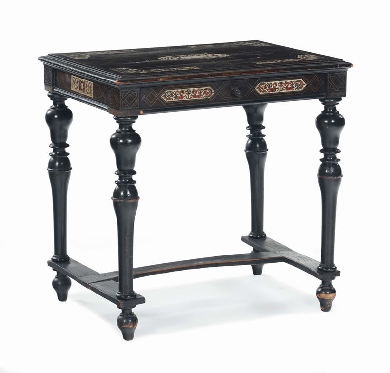 Tavolino in legno ebanizzato con intarsi in avorio, XIX secolo  - Asta Arredi dalle dimore degli eredi Ercole Marelli e altre provenienze - Cambi Casa d'Aste