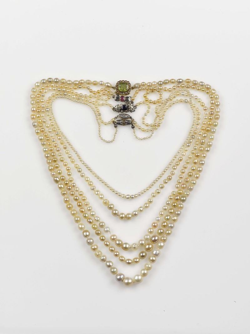 Lotto composto da cinque fili di perle naturali  - Asta Fine Jewels - Cambi Casa d'Aste