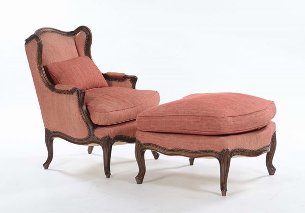 Poltrona con poggiapiedi in noce, XIX secolo
