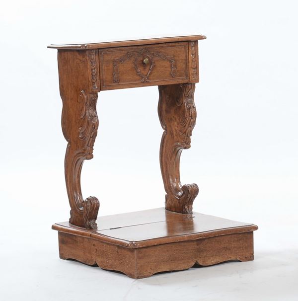 Inginocchiatoio in legno intagliato, XIX secolo