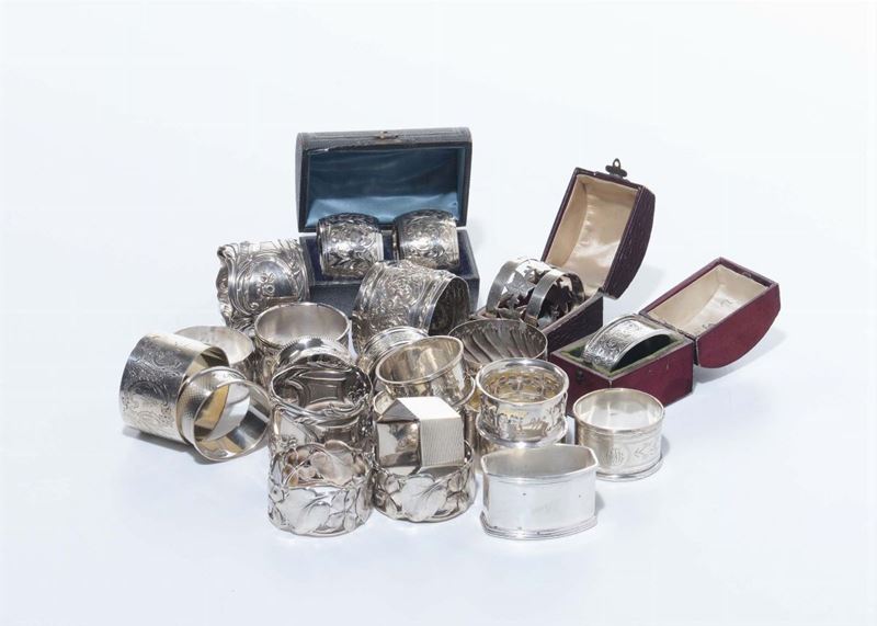 Collezione di portatovaglioli in argento  - Asta Arredi dalle dimore degli eredi Ercole Marelli e altre provenienze - Cambi Casa d'Aste