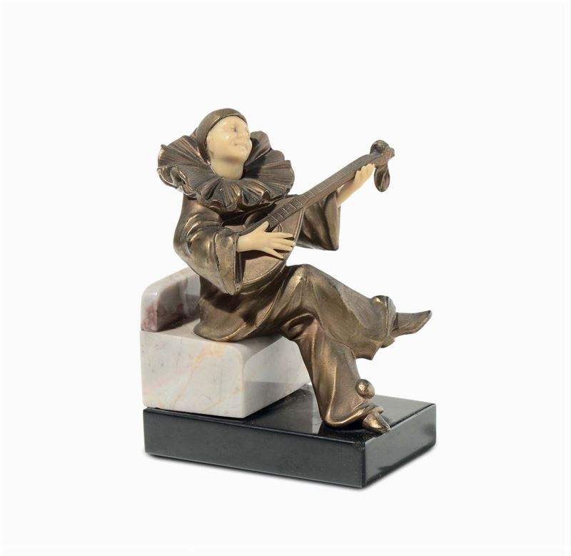 Pierrot che suona mandolino  - Auction Asta a Tempo Antiquariato - Cambi Casa d'Aste