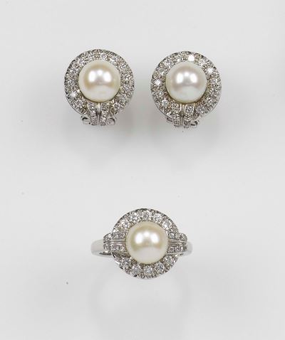 Parure Composta da Orecchini ed Anello con Perle e Diamanti
