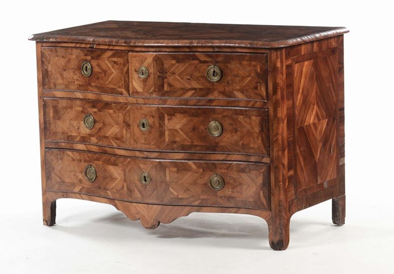 Comò interamente lastronato, inizio XIX secolo  - Asta Arredi dalle dimore degli eredi Ercole Marelli e altre provenienze - Cambi Casa d'Aste