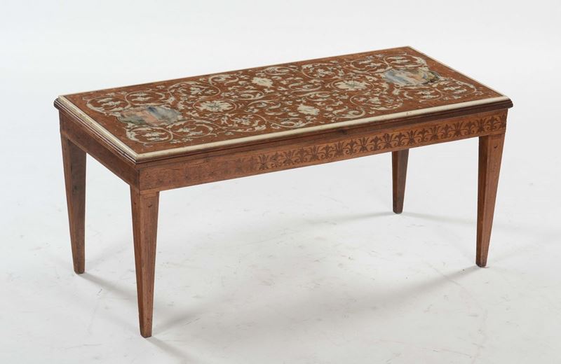 Tavolino in stile Luigi XVI intarsiato con plancia dipinta  - Asta Arredi dalle dimore degli eredi Ercole Marelli e altre provenienze - Cambi Casa d'Aste