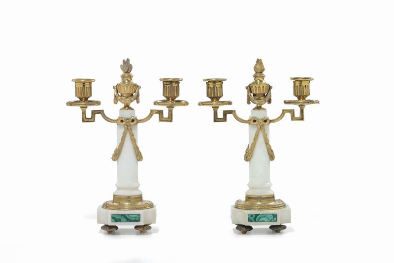 Coppia di candelabri Napoleone III in marmo e bronzo dorato a due luci, XIX secolo  - Asta Arredi dalle dimore degli eredi Ercole Marelli e altre provenienze - Cambi Casa d'Aste