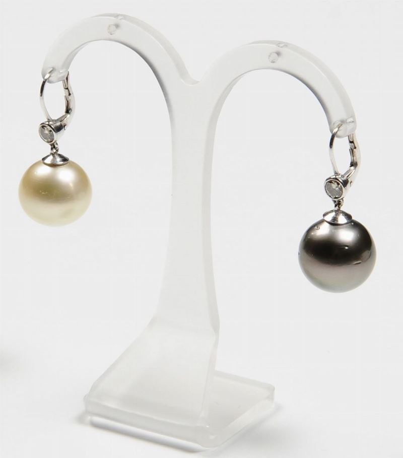 A pair of cultured pearl and diamond earrings  - Auction Furnishings from the mansions of the Ercole Marelli heirs and other property - Cambi Casa d'Aste