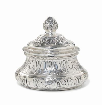 Zuppierina con Coperchio in Argento Sbalzato, XX Secolo