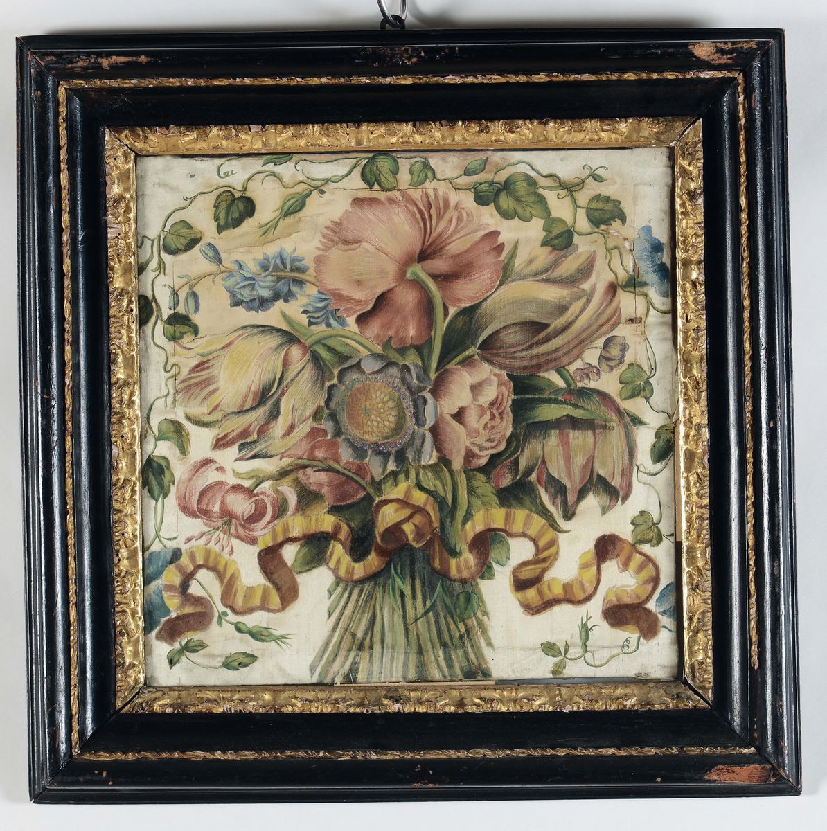 Quattro Dipinti su Seta Raffiguranti Mazzi di Fiori, XVIII Secolo