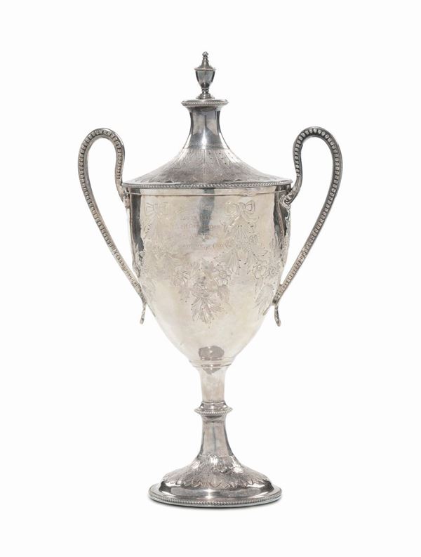 Coppa biansata in argento fuso e inciso, Inghilterra inizio XIX secolo