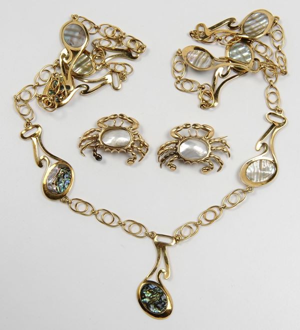 A mother-of-pearl necklace and gold brooch