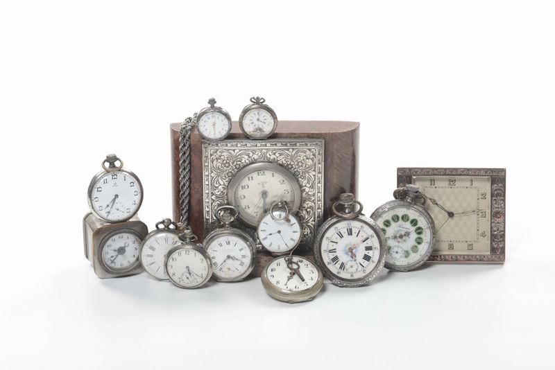 Lotto composto da 12 orologi da tasca e da tavolo  - Auction Furnishings from the mansions of the Ercole Marelli heirs and other property - Cambi Casa d'Aste