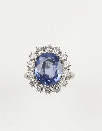 Anello con Zaffiro Sri Lanka di Ct 7,00 e Diamanti per Ct 1,90